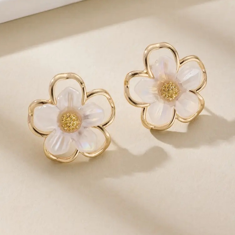 Elegant Gold and White Flower Earrings